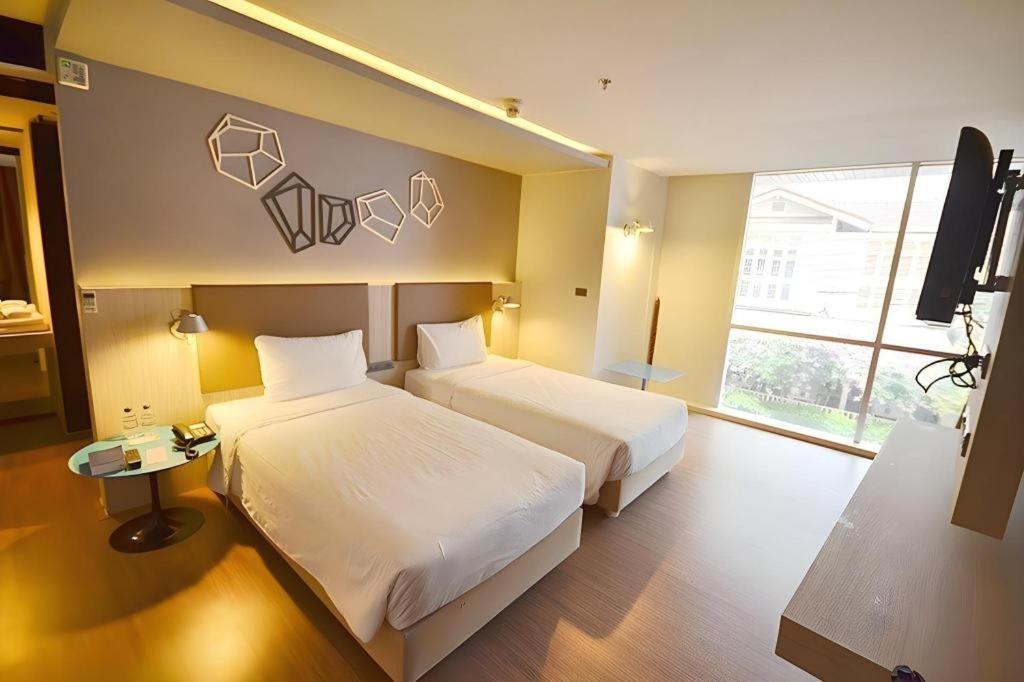 The Heritage Silom Hotel Банкок Екстериор снимка