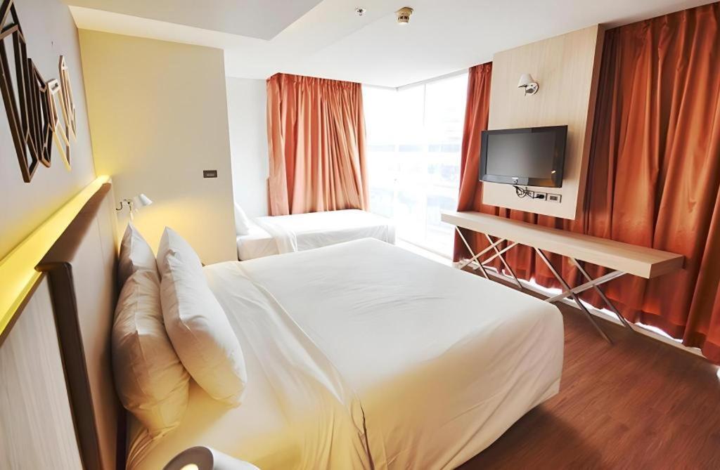 The Heritage Silom Hotel Банкок Екстериор снимка