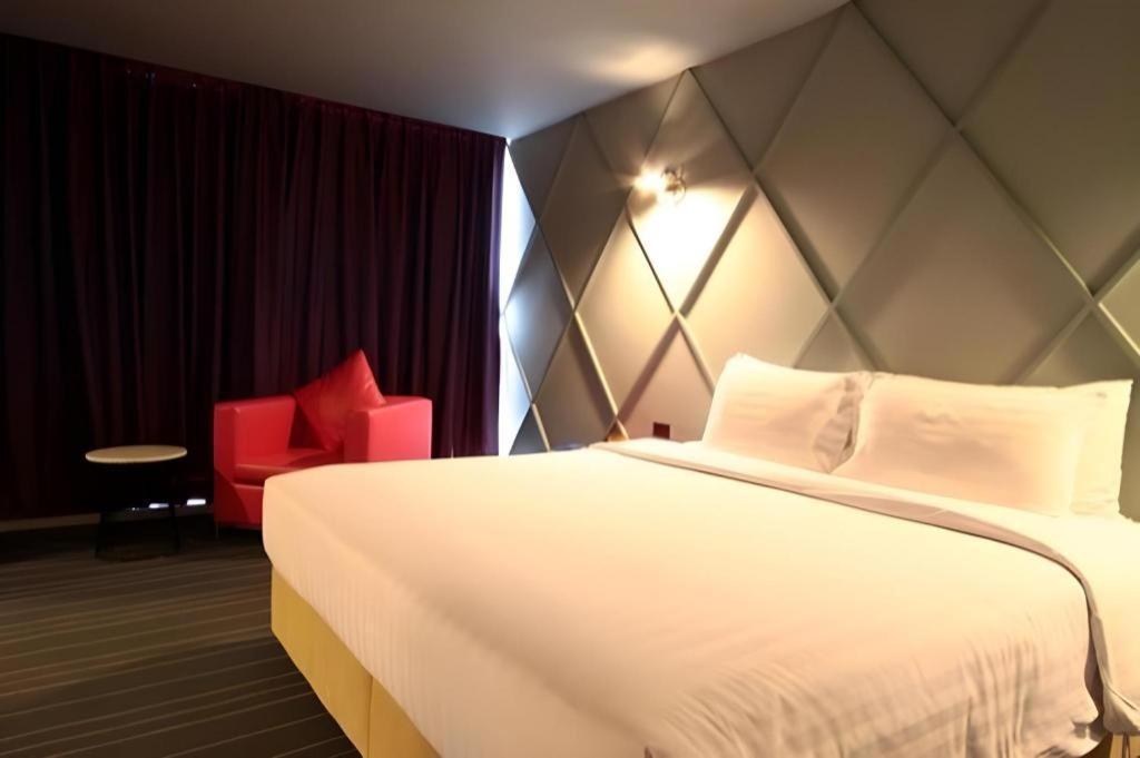 The Heritage Silom Hotel Банкок Екстериор снимка