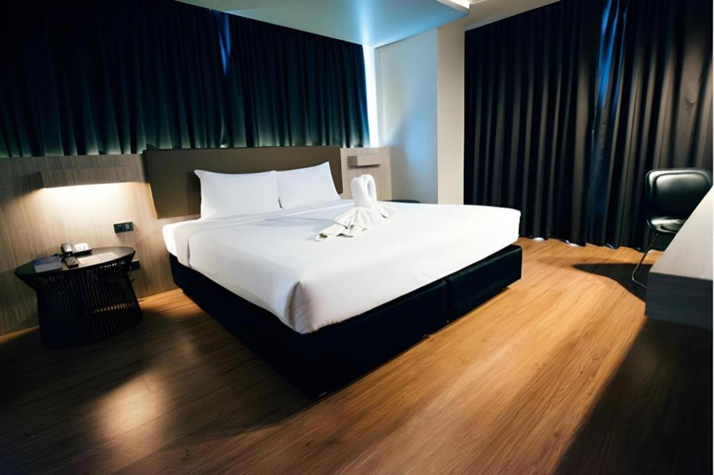 The Heritage Silom Hotel Банкок Екстериор снимка