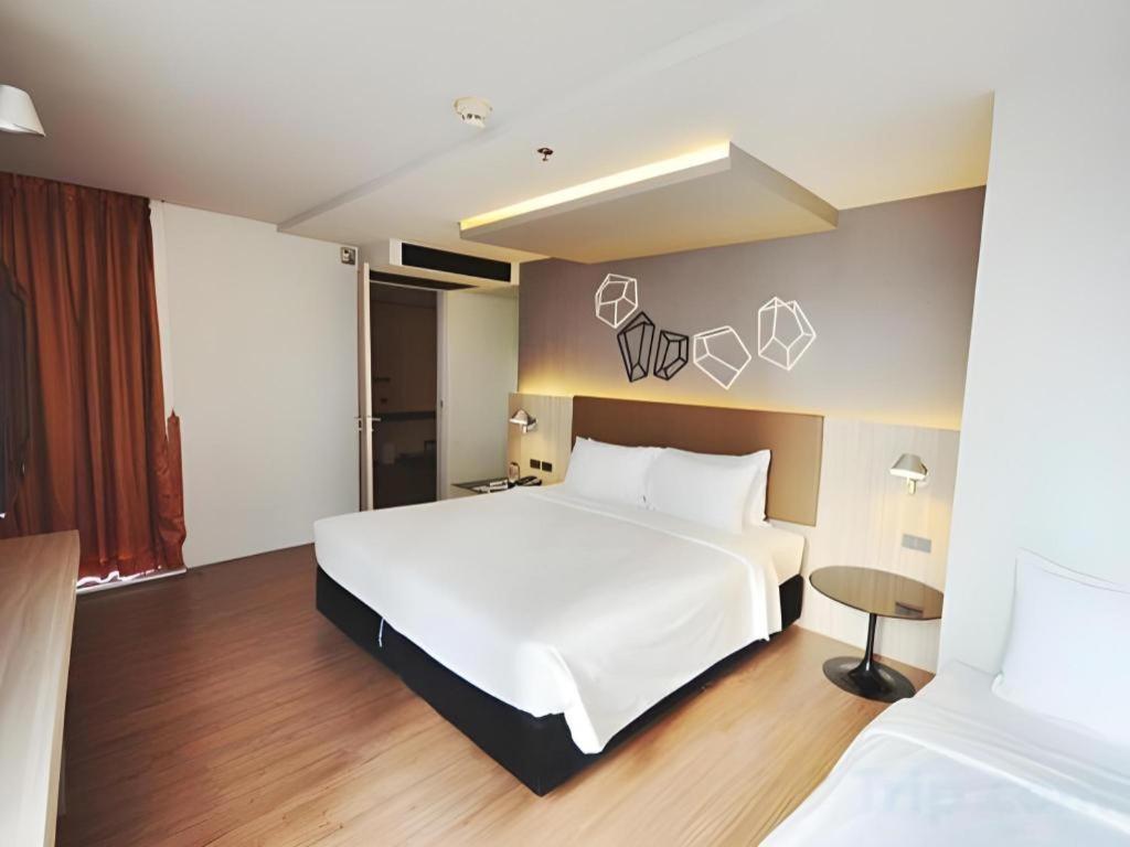 The Heritage Silom Hotel Банкок Екстериор снимка