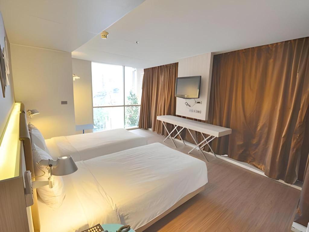 The Heritage Silom Hotel Банкок Екстериор снимка