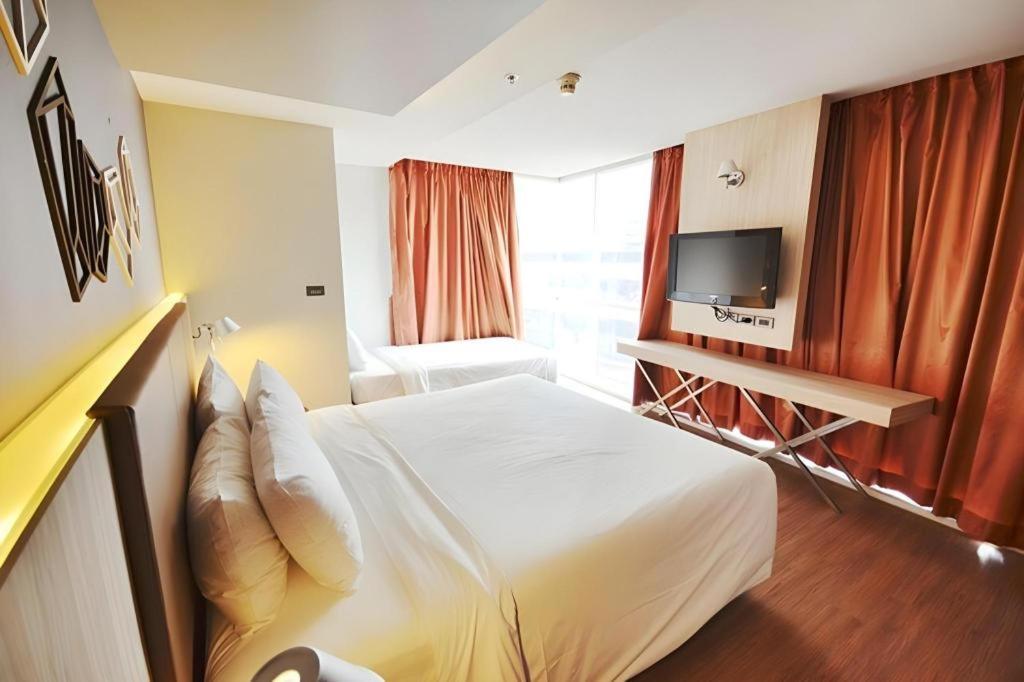 The Heritage Silom Hotel Банкок Екстериор снимка