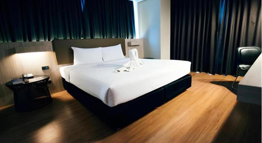 The Heritage Silom Hotel Банкок Екстериор снимка