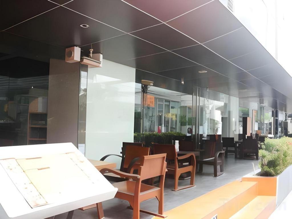 The Heritage Silom Hotel Банкок Екстериор снимка